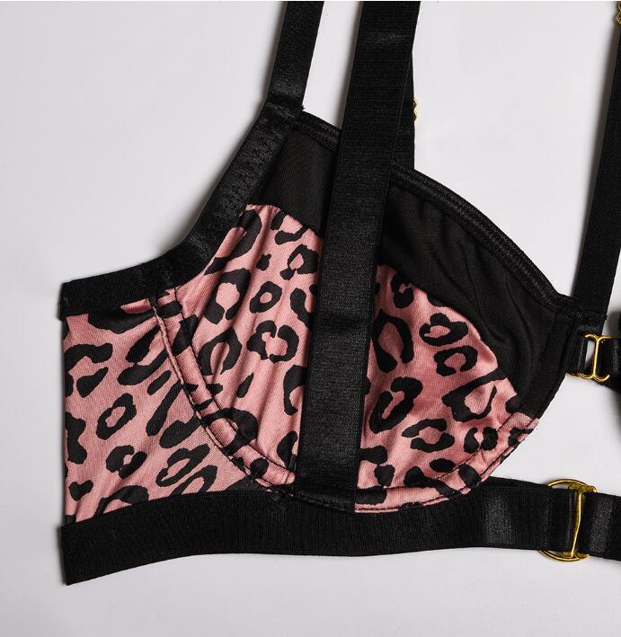 🔥 Sexy Leopard Print 3-Piece Lingerie Set – Buckle Detail, Foot Ring & Bold Stitching 🐆