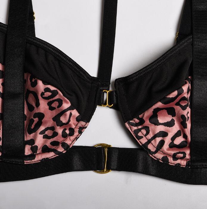 🔥 Sexy Leopard Print 3-Piece Lingerie Set – Buckle Detail, Foot Ring & Bold Stitching 🐆